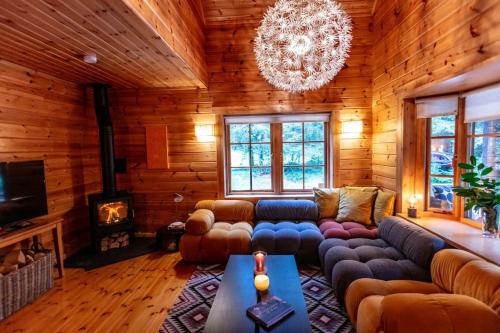 Large Luxury Log Cabin Getaway