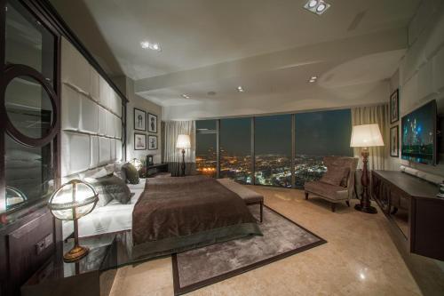 30th+ Floor Apartments in Sky Tower, Wrocław (photo 7)