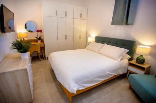 Cosmo 38 Luxury Apartments - Free Parking