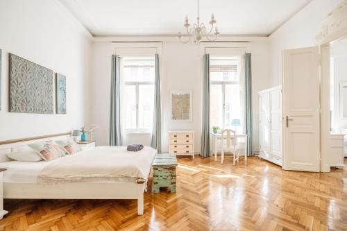Wellness Retreat with Sauna & Jacuzzi - 1 min to Opera, Budapest