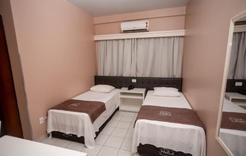 2 twin beds