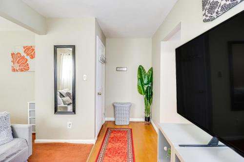 District Heights Studio about 12 Mi to National Mall! in District Heights, USA