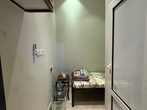 شقة صغيرة بدورة مياه ( غرفة سائق) النرجس ٢٤, Riad