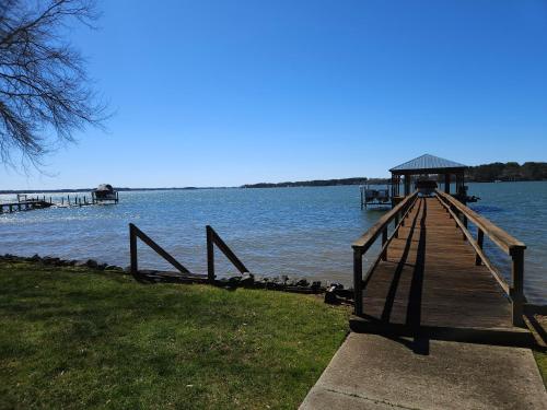 Lakefront Paradise in Mooresville, USA