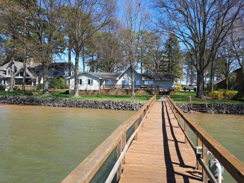 Lakefront Paradise in Mooresville, USA