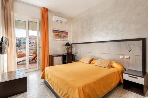 Superior Double Room with City View image 6