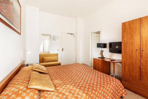 Superior Triple Room with City View image 2