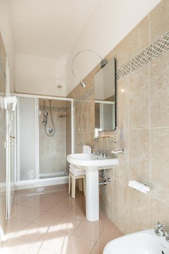 Superior Double Room with City View image 7