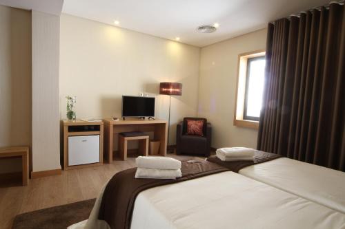 2 twin beds