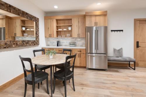 538875184 The Snowpine Lodge
