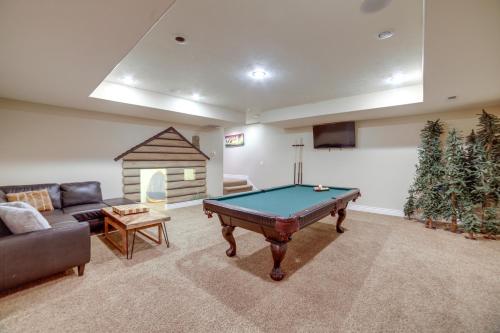 Welcoming Rigby Home with Game Room and Fire Pit!