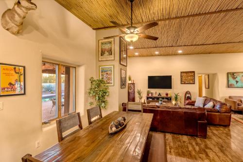 บริการและสิ่งอำนวยความสะดวก, Peaceful Desert Retreat - Stunning Views - Pool Spa, Backyard, Music - Tucson ! near พิพิธภัณฑ์สัตว์ป่านานาชาติ