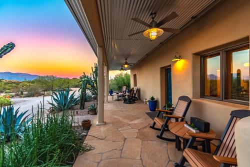 บริการและสิ่งอำนวยความสะดวก, Peaceful Desert Retreat - Stunning Views - Pool Spa, Backyard, Music - Tucson ! near พิพิธภัณฑ์สัตว์ป่านานาชาติ