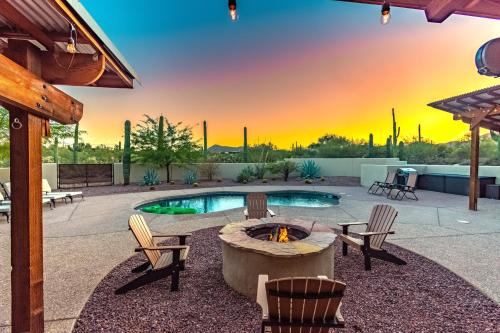 Peaceful Desert Retreat - Stunning Views - Pool Spa, Backyard, Music - Tucson !