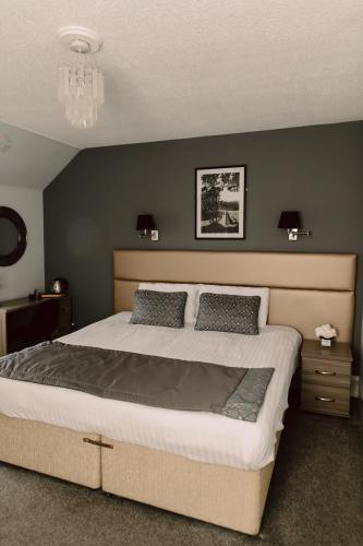 538888089 Newmachar Hotel