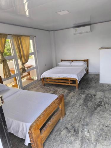 1 double bed, 1 twin bed, 2 bunk beds