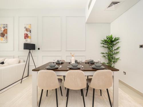 Stunning & Spacious Central 2bed 2bath Burj View - image 14