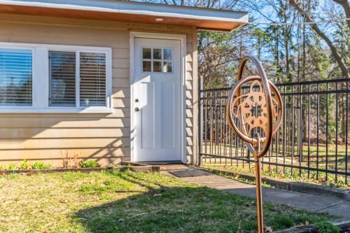 Cozy Lakefront Studio On Long Lake! home