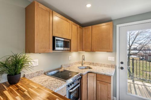 Cozy Lakefront Studio On Long Lake - image 2