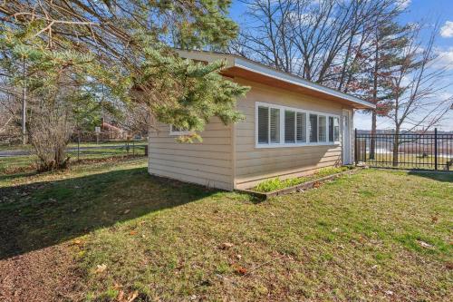 Cozy Lakefront Studio On Long Lake! home