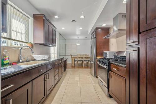 ৎ୭ Madison Sanctuary Home ৎ୭ in Los Angeles, USA