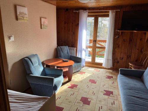 1 double bed, 2 twin beds, 1 sofa bed