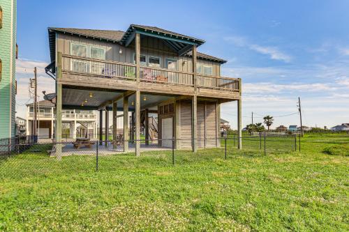 Texas Gulf Coast Home Walk to Bolivar Beach! in Crystal Beach, USA