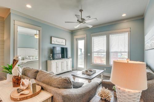 Texas Gulf Coast Home Walk to Bolivar Beach! in Crystal Beach, USA