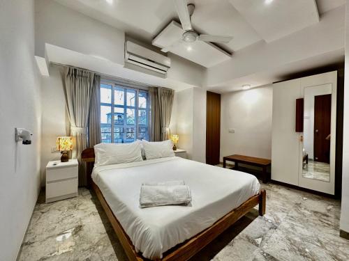 Luxury 2 BHK Tropical Apartment in Khar West photo 1