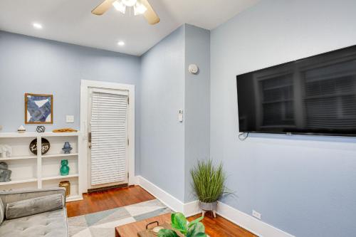 Dallas Apartment - Near American Airlines Center! in Dallas, USA