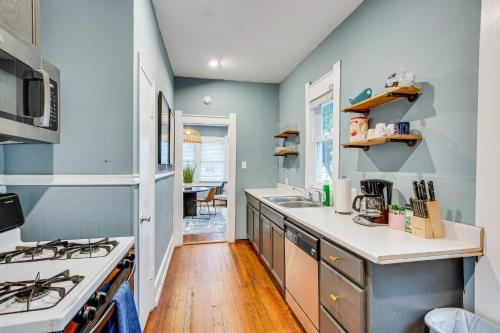 Pet-Friendly Apt with Decks - Near Downtown Dallas! in Dallas, USA