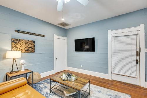 Pet-Friendly Apt with Decks - Near Downtown Dallas! in Dallas, USA