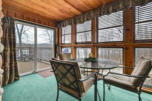 3-Storey Home with Gorgeous Deck on Bows Lake ➠ 9776