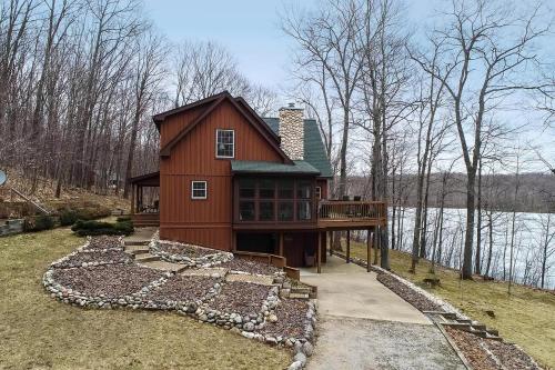 3-Storey Home with Gorgeous Deck on Bows Lake ➠ 9776