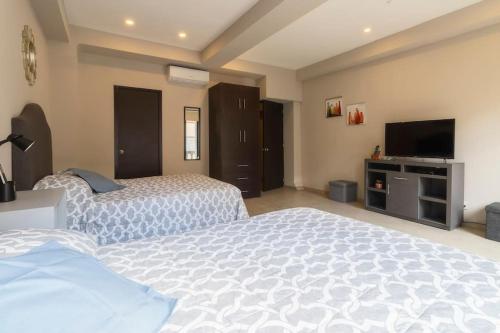 206 Zocalo Cathedral 2Bdrm 2Bath apt AC Rooftop, Otzolotepec