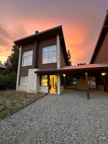 Casa Sukha ALOJAMIENTOS PATAGONICOS - Chalet - Villa La Angostura