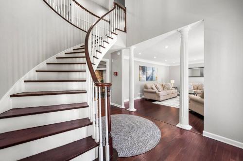 Mansion With Private Pool Basketball & Tennis courts in Fayetteville (GA)