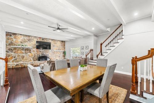 Mansion With Private Pool Basketball & Tennis courts in Fayetteville (GA)