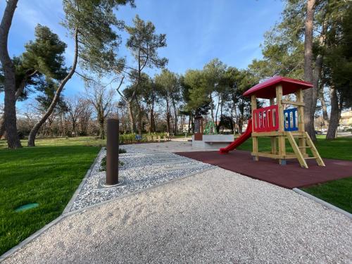 ملعب للأطفال, APP Rebecca - private pool in Karigador