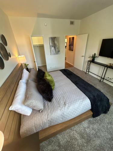 Beverly Hills Midle City 1 br Apt with Parking 202 in Los Angeles, USA