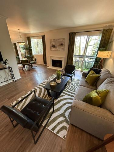 Beverly Hills Midle City 1 br Apt with Parking 202 in Los Angeles, USA