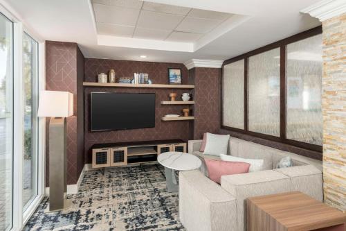 Homewood Suites Miami Airport/Blue Lagoon - image 11