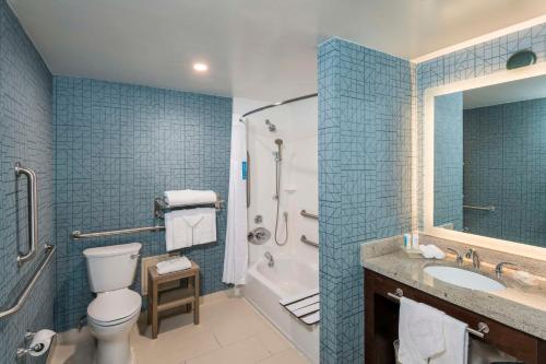 King Suite - Mobility Access/Non-Smoking image 6