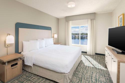 One-Bedroom King Suite - Non-Smoking image 5