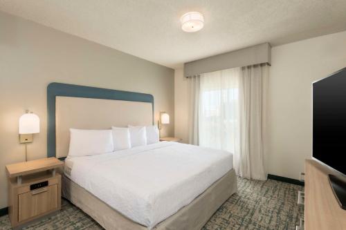 One-Bedroom King Suite - Non-Smoking image 7