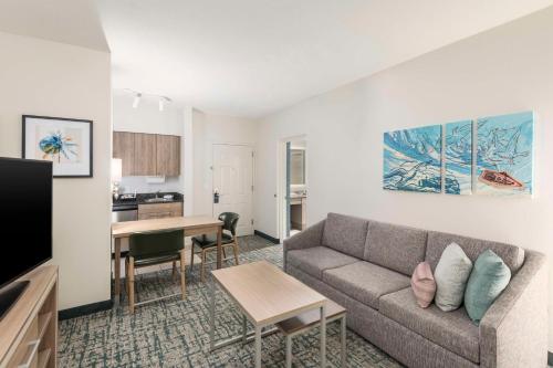 One-Bedroom King Suite - Non-Smoking room in Homewood Suites By Hilton Miami-Airport/Blue Lagoon