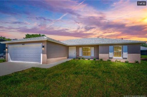 Modern and comfortable new home with hot tub