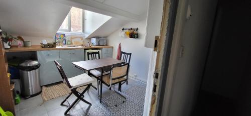 Cozy attic Clichy Levallois - image 13