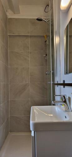 Cozy attic Clichy Levallois - image 10