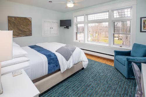 Deluxe Queen Room with Lake View